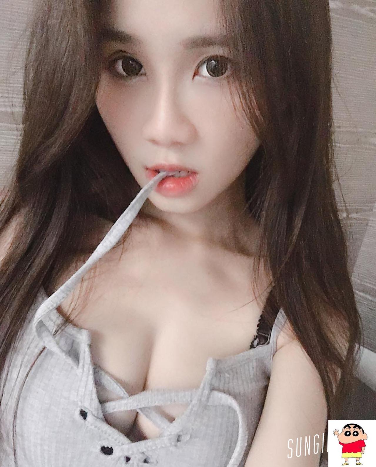 曹操谦卑地拱拱手